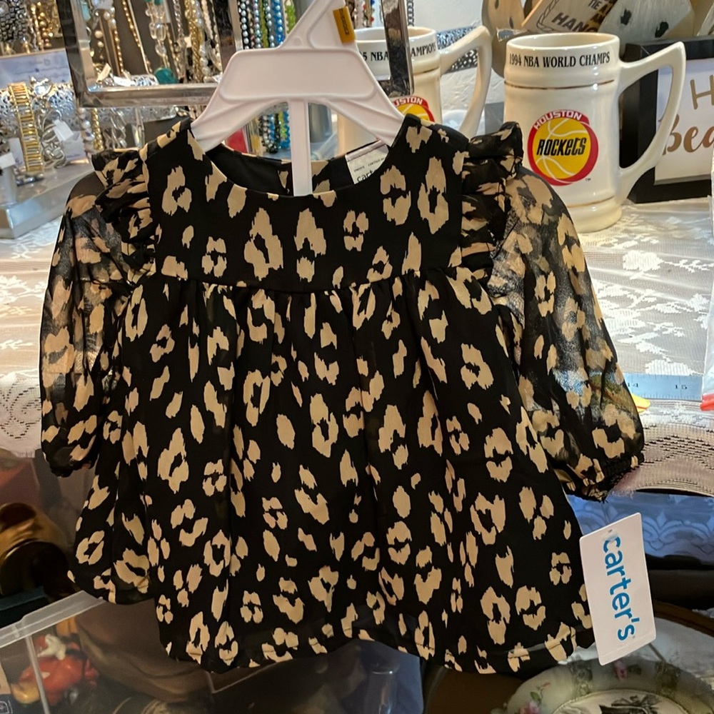 Baby girls adorable newborn dress retail value, $40
